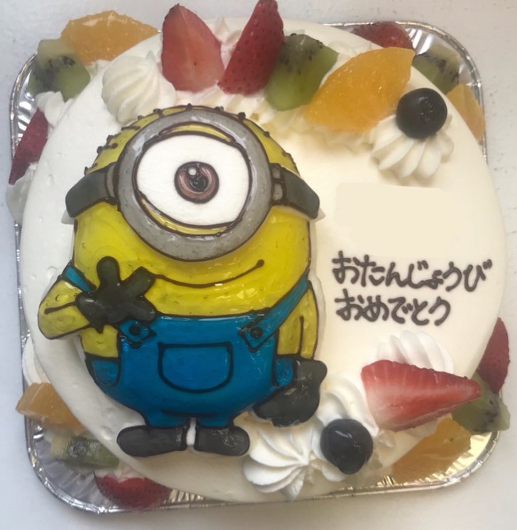 カトルセゾン菓子夢_誕生日ケーキ_生クリーム_立体のせケーキ_ミニオン