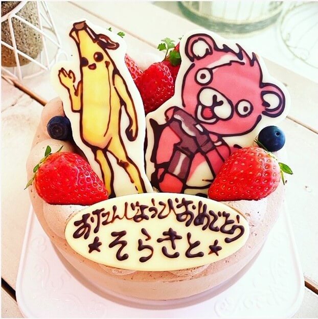 Torteの誕生日ケーキ_イラスト_フォートナイト_バナナスキン_ピンクのクマちゃん